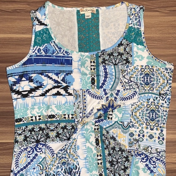 One world maxi dress with lace on back. - Picture 4 of 10